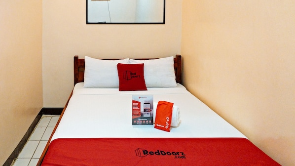 Double Room (Reddoorz) | Desk, free WiFi, bed sheets
