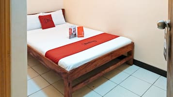 ๋๋ธ๋ฃธ (Reddoorz) | ์ฑ
์, ๋ฌด๋ฃ WiFi, ์นจ๋ ์ํธ