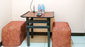 Double Room (Reddoorz) | Desk, free WiFi, bed sheets - RedDoorz near Baclay Drive Super Metro (Cebu City)