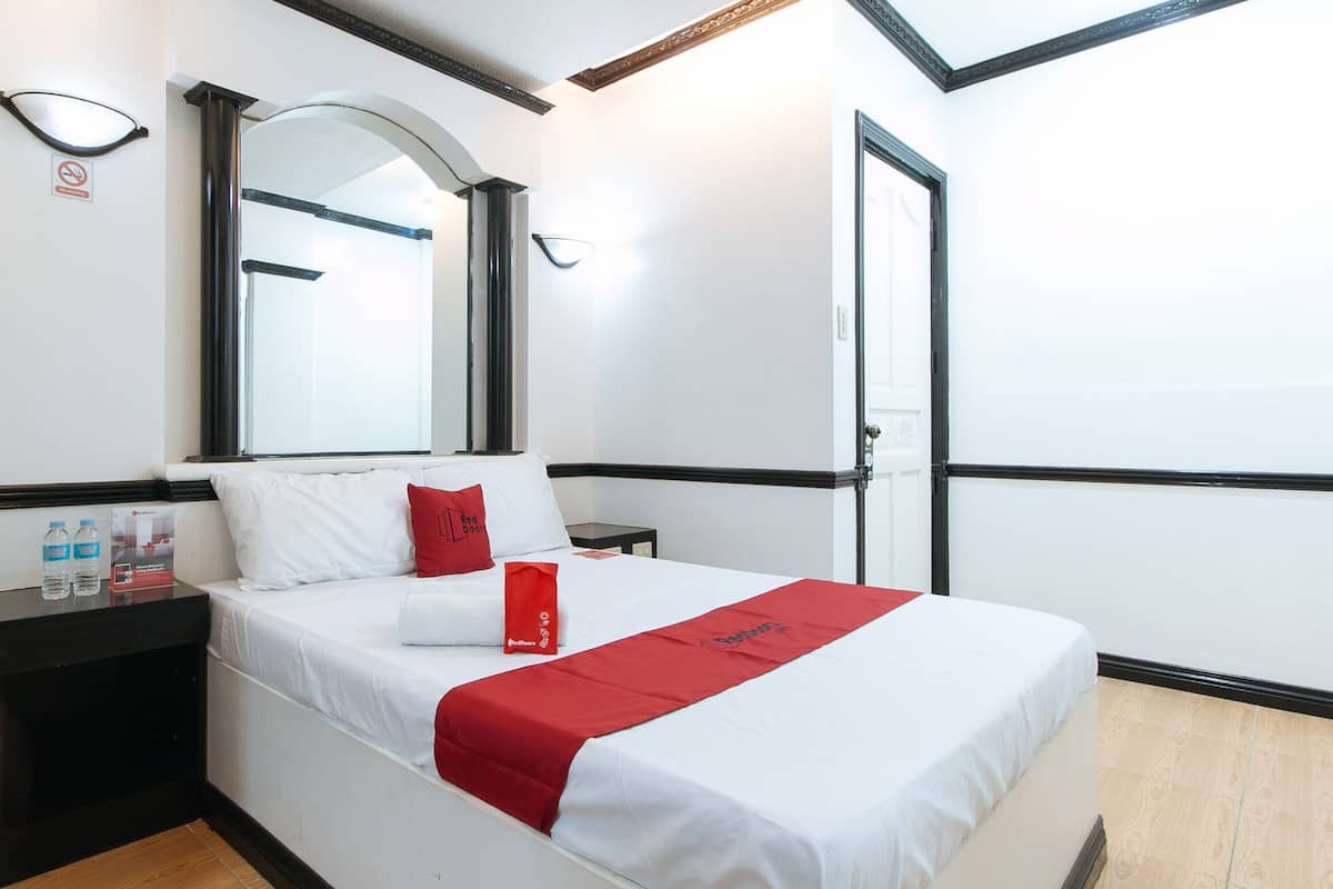 Desk, WiFi, bed sheets