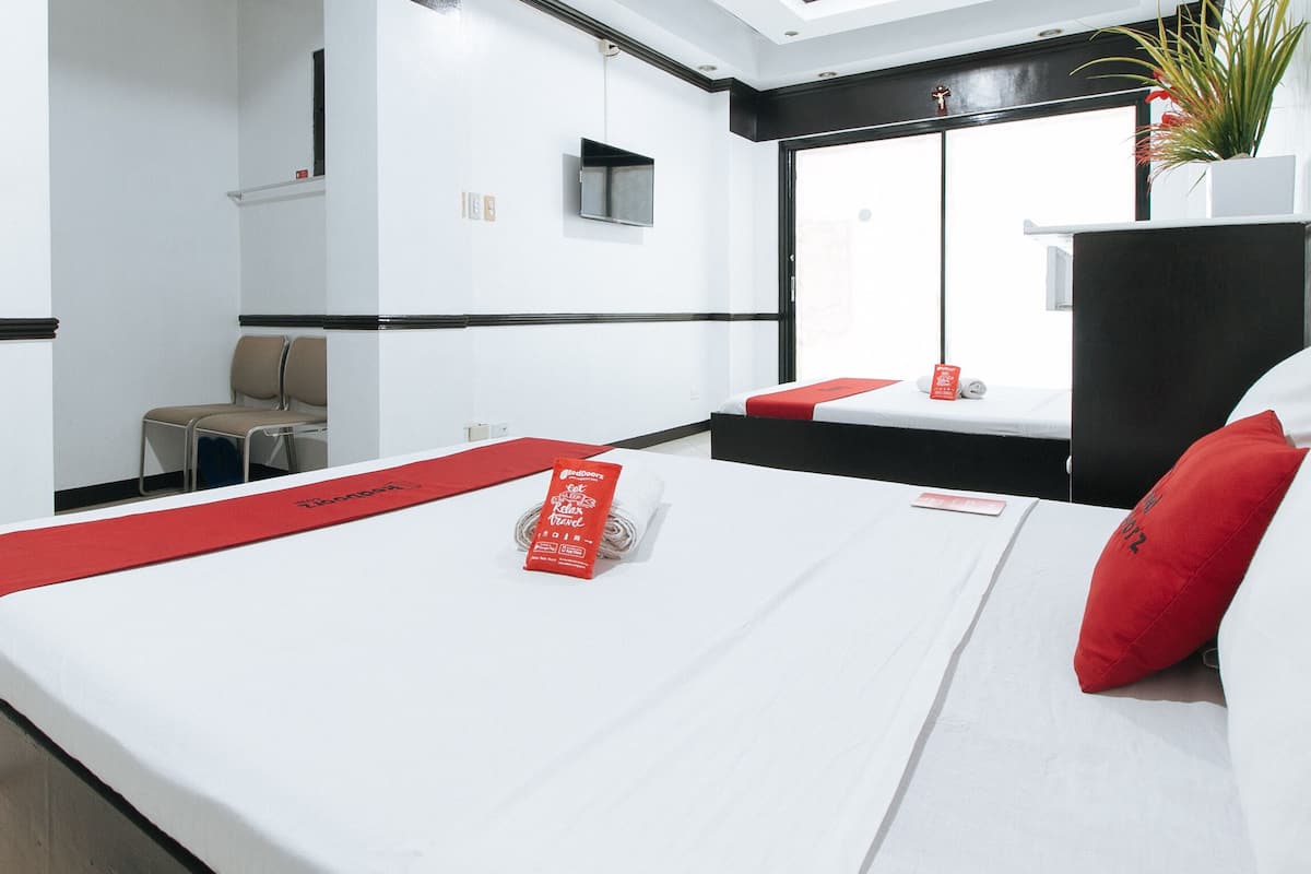 Desk, WiFi, bed sheets