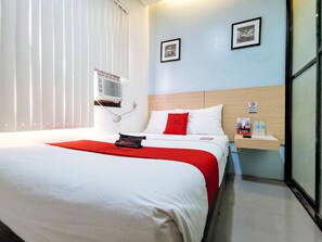 Camera doppia (Reddoorz) | Una scrivania, Wi-Fi gratuito, lenzuola