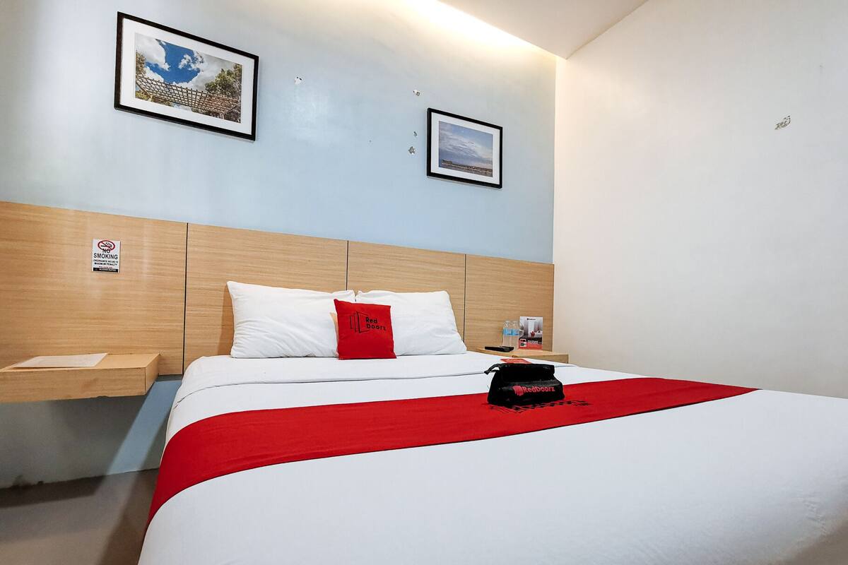 Desk, free WiFi, bed sheets
