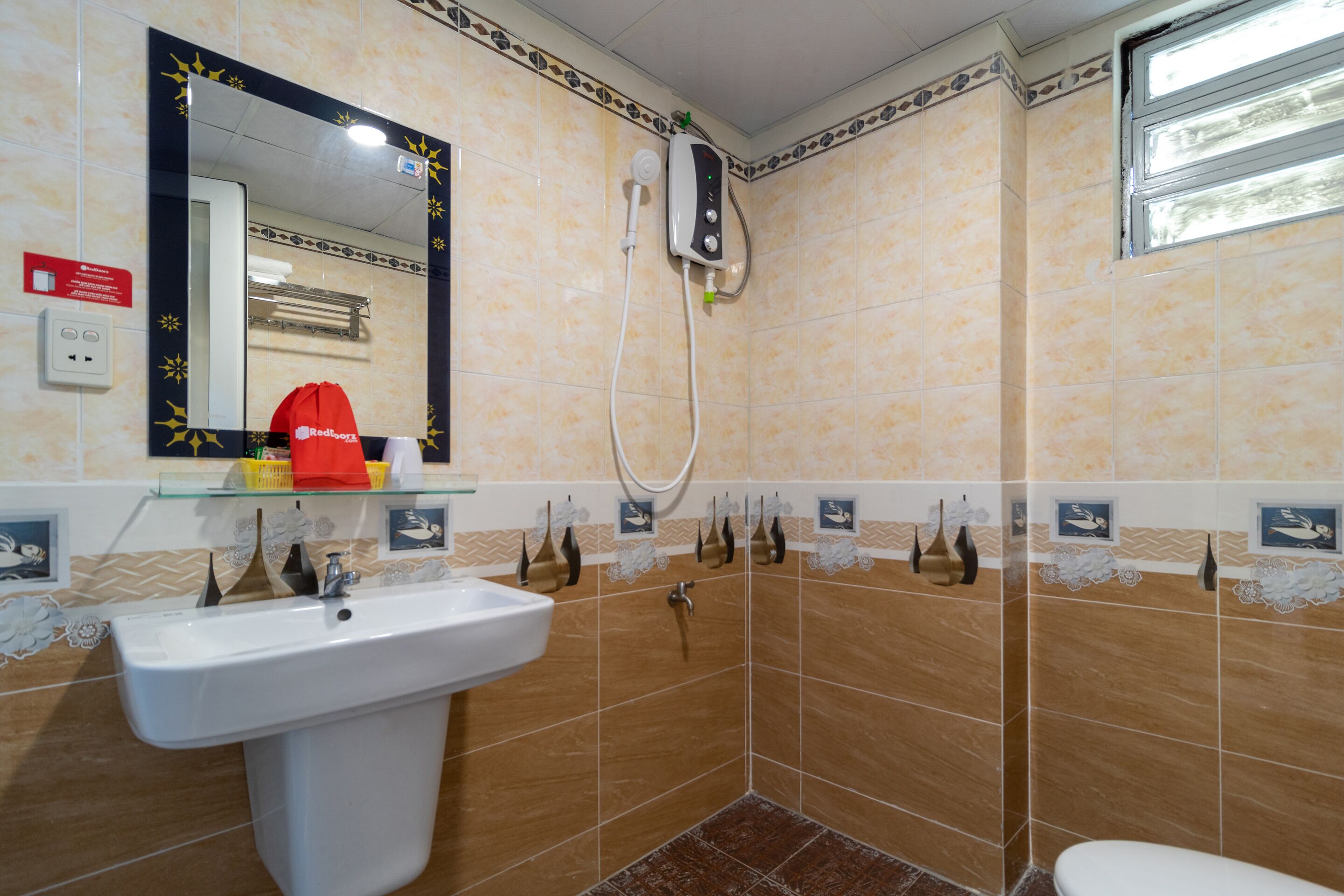 family room | bathroom | shower, free toiletries, towels