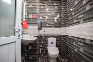 스탠다드 더블룸 (Reddoorz) | 욕실