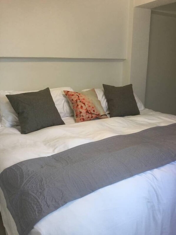 1 chambre, espace de travail pour ordinateurs portables, literie fournie