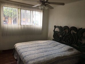 2 habitaciones y espacio para trabajar con laptop 