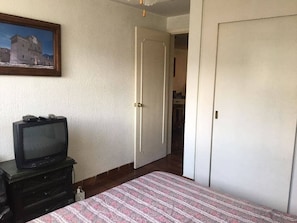 2 bedrooms, laptop workspace, iron/ironing board, bed sheets