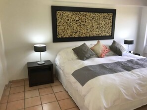 1 habitación y espacio para trabajar con laptop 