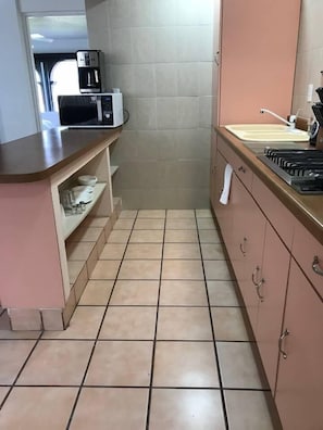 Oven, stovetop, cookware/dishes/utensils