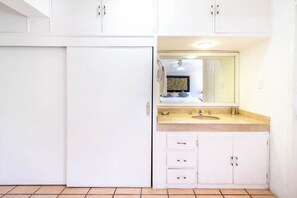 1 chambre, espace de travail pour ordinateur portable
