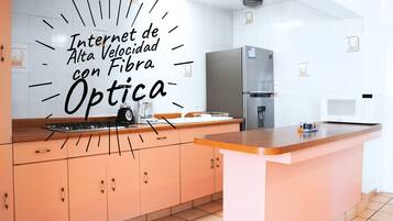 Oven, kompor, dan peralatan masak/sendok-piring