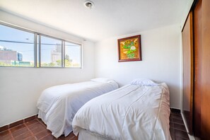 2 bedrooms, iron/ironing board, Internet, bed sheets