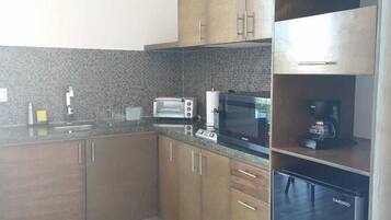 Stovetop, cookware/dishes/utensils