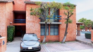 Exterior - Tranqulidad y Seguridad en Avenida Principal (Querétaro)