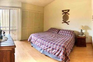 2 bedrooms, iron/ironing board, bed sheets