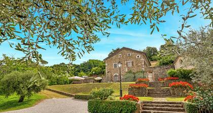 Convento La Perla - an old renovated private villa with swimming pool in Carrara