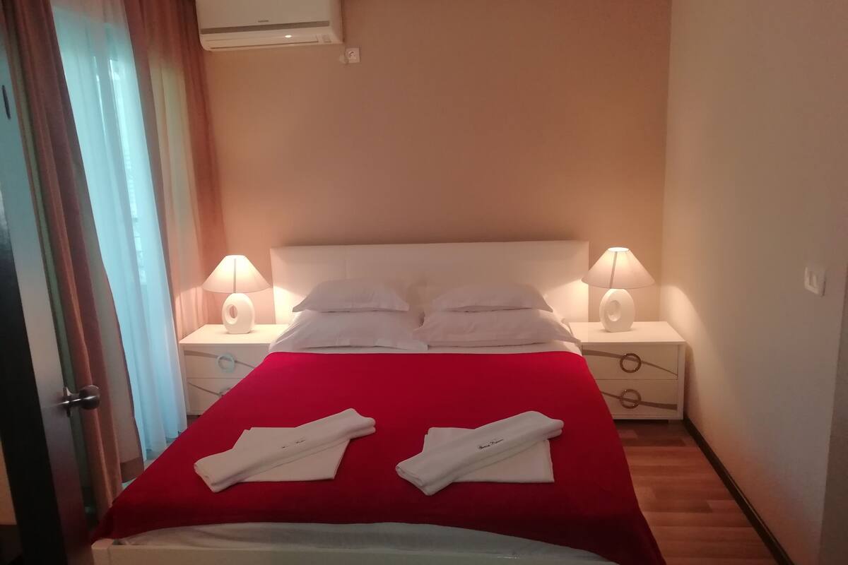 Habitación doble estándar | Cortinas blackout, insonorización, wifi gratis y ropa de cama 