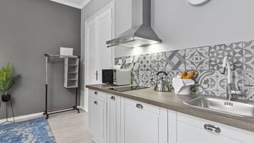 Deluxe Studio (Nikola) | Private kitchenette | Fridge, microwave, stovetop, electric kettle