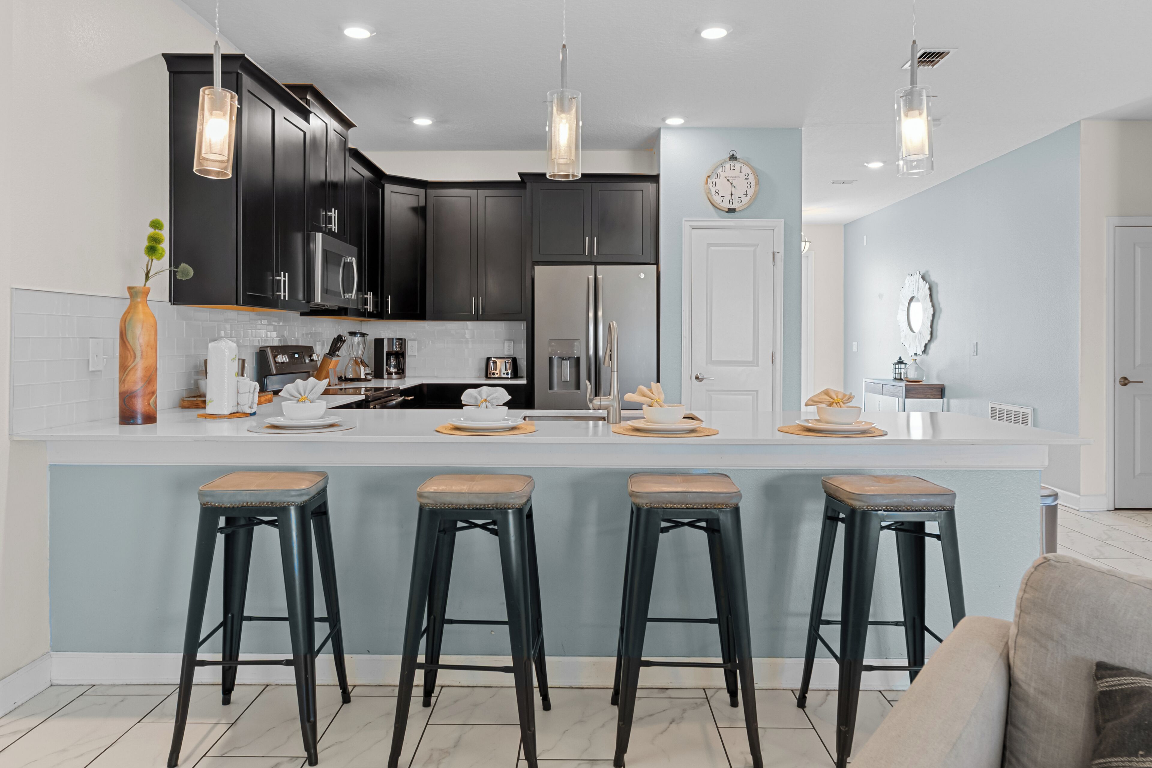 Refrigerador, microondas, horno y parrilla de estufa 