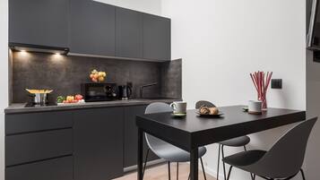 Deluxe Studio (4) | Private kitchenette | Coffee/tea maker, electric kettle