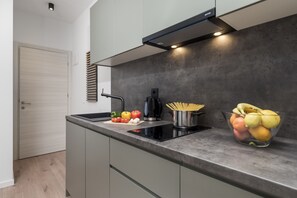 Deluxe Studio (5) | Private kitchenette | Coffee/tea maker, electric kettle