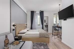 Studio Deluxe (4) | Bureau, chambres insonorisées, Wi-Fi gratuit, draps fournis