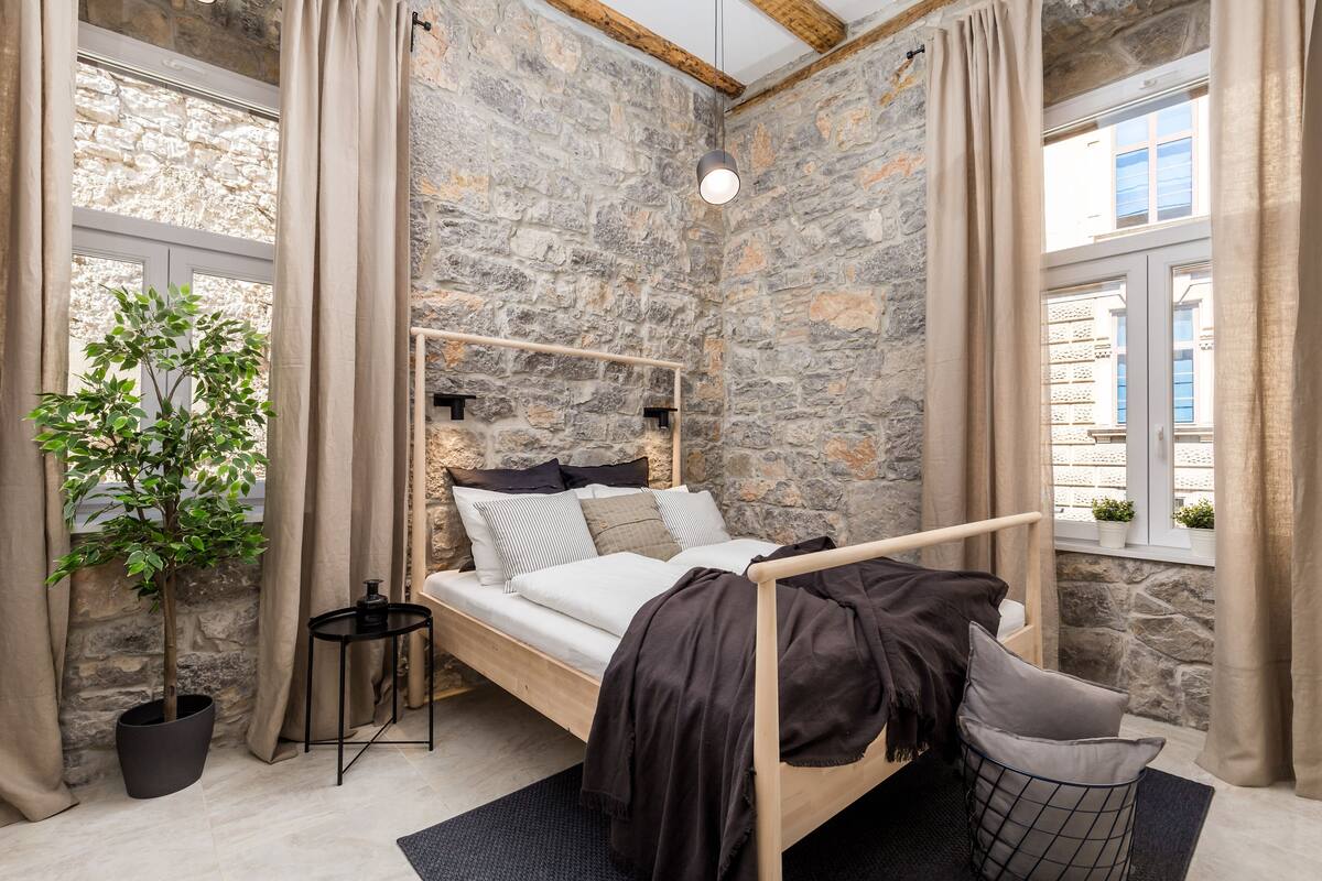 Studio | WiFi (free), bed sheets