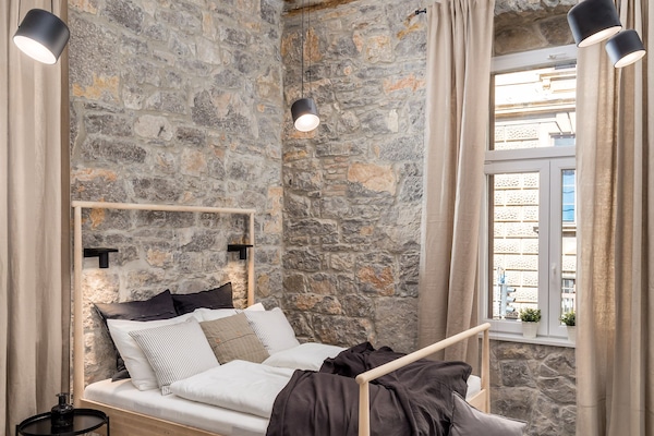 Studio | Free WiFi, bed sheets