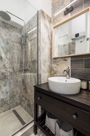 Apartment (Duplex) | Bathroom | Hair dryer, towels - Lapis Apartments (Rijeka)