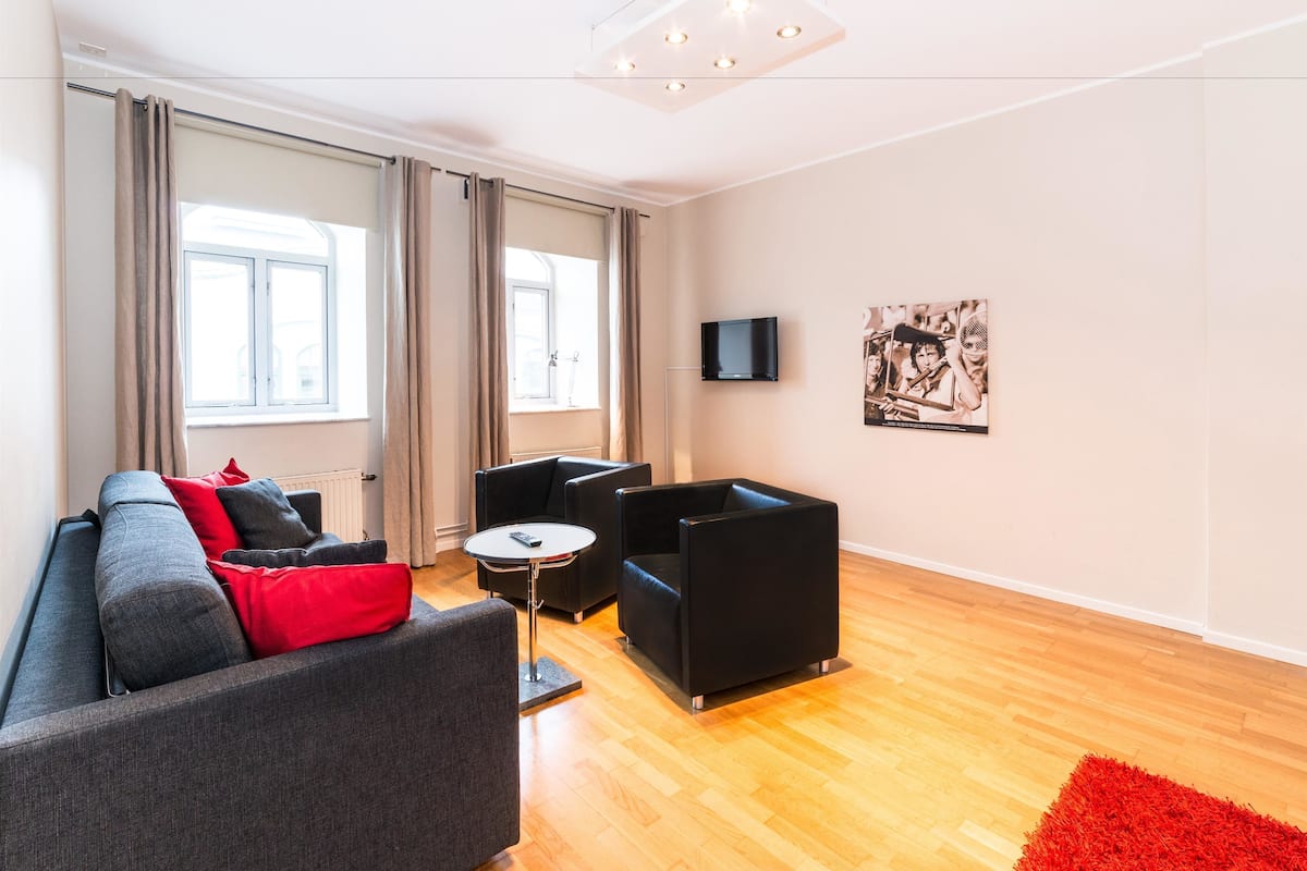 apartment, 1 bedroom | living room | plasma tv