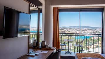 1 bedroom, free minibar items, in-room safe, blackout curtains