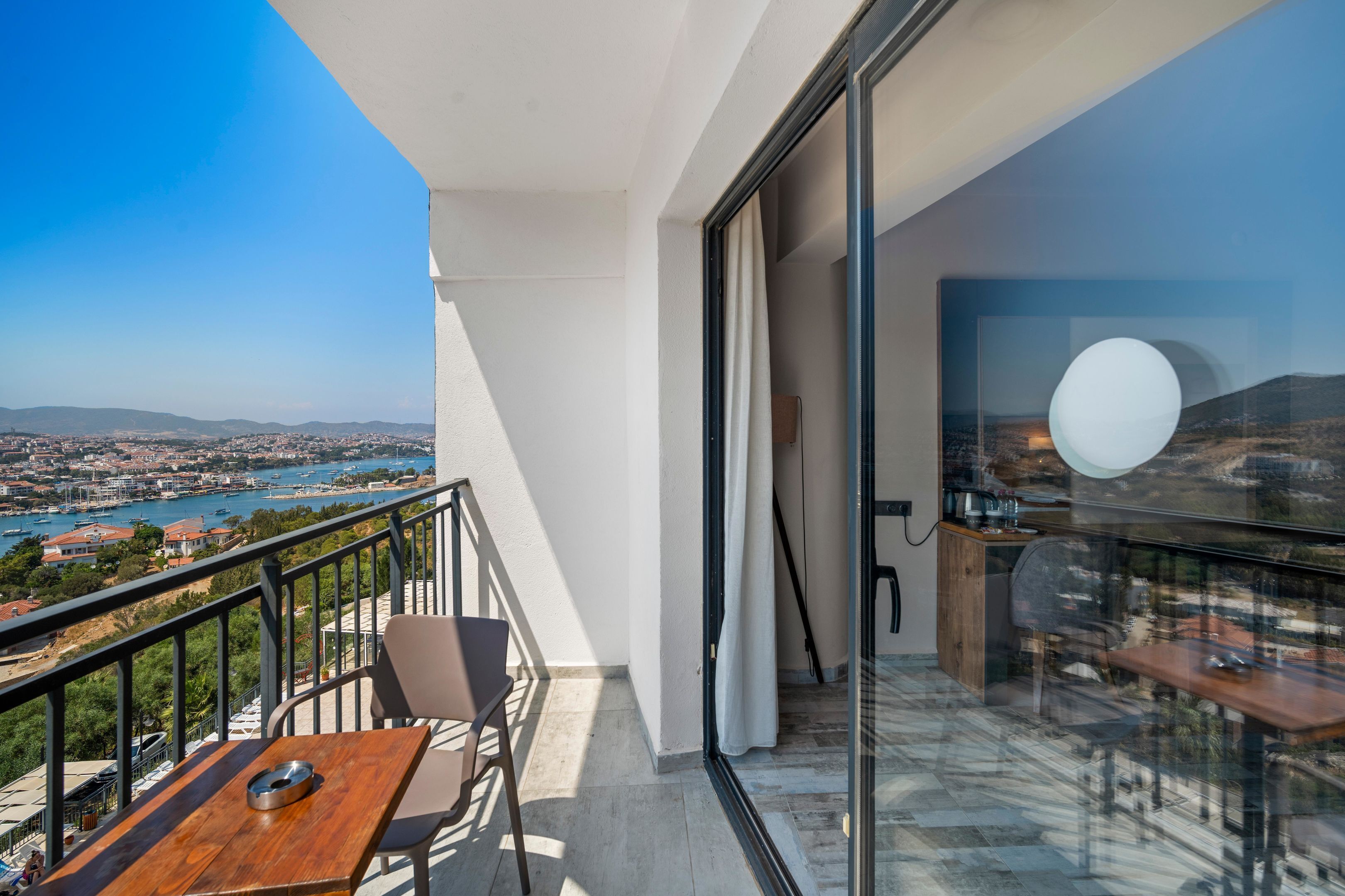 Rom – superior, sjøutsikt | Utendørsservering