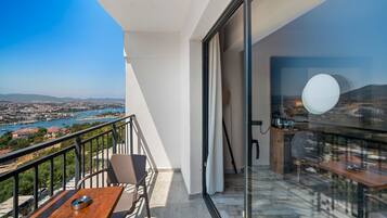 Rom – superior, sjøutsikt | Utendørsservering