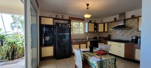 Fridge, cookware/dishes/utensils