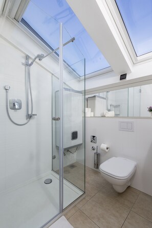 Apartemen, 2 kamar tidur (4) | Kamar mandi | Shower, pengering rambut, handuk, dan sabun