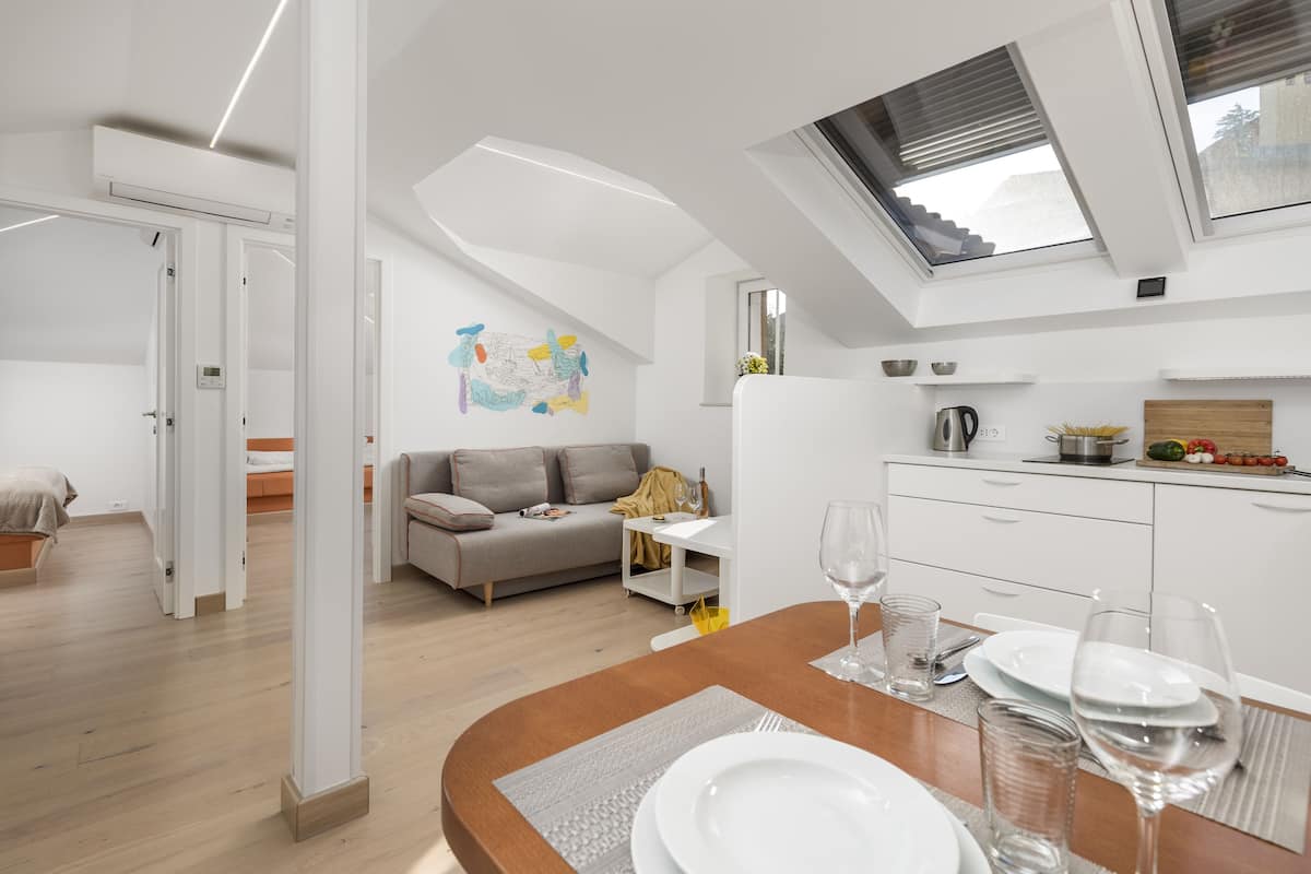 Apartment, 2 Bedrooms (4) | Living area