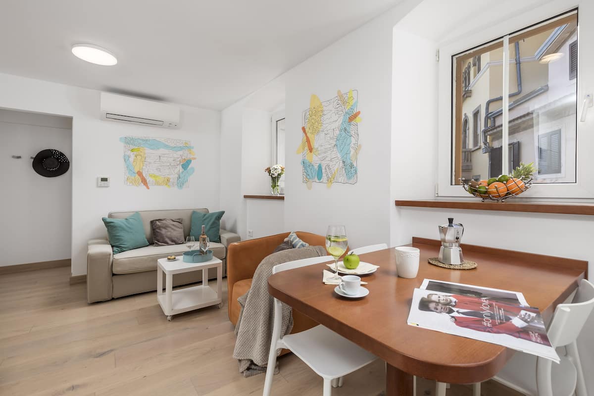 Apartment, 2 Bedrooms (3) | Living area