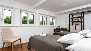 Panoramic-Suite, 2 Schlafzimmer, Flussblick | Hochwertige Bettwaren, individuell eingerichtet, Schreibtisch