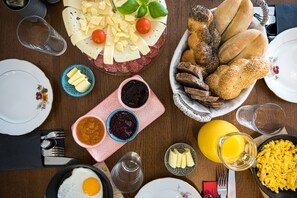 Free daily full breakfast