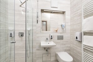 Romantic Double Room, 1 Queen Bed | Bathroom | Shower, rainfall showerhead, hair dryer, heated floors - Fani&Rozi B&B (Maribor)