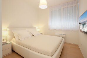 Apartment, Meerblick | 1 Schlafzimmer, Bügeleisen/Bügelbrett, kostenloses WLAN, Bettwäsche
