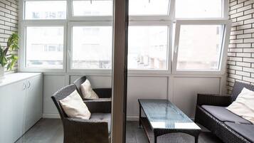TV, Netflix, streaming services, offices