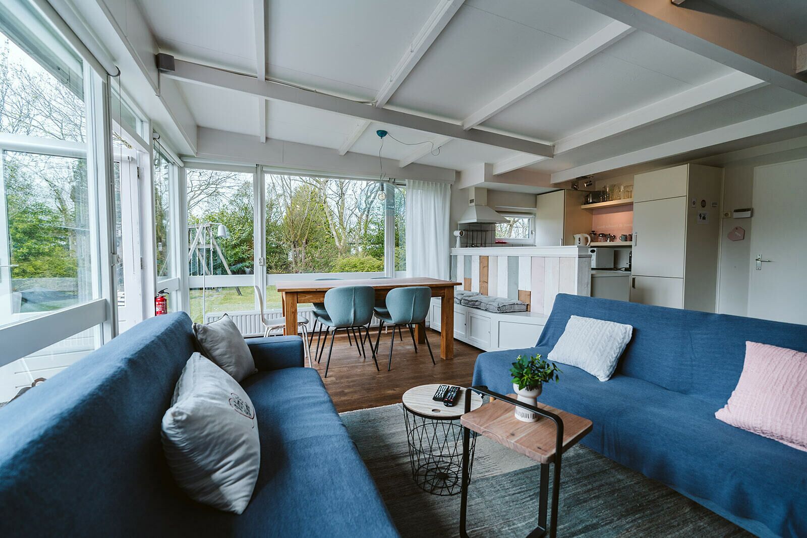 Zweckmässig Eingerichteter Bungalow Mit Grossem Naturgarten Und Viel Privatsphäre - Ouddorp