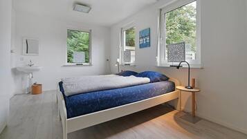 4 Schlafzimmer, Bügeleisen/Bügelbrett, WLAN