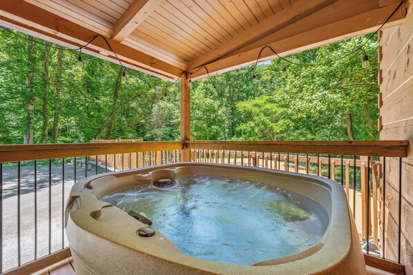 Outdoor spa tub