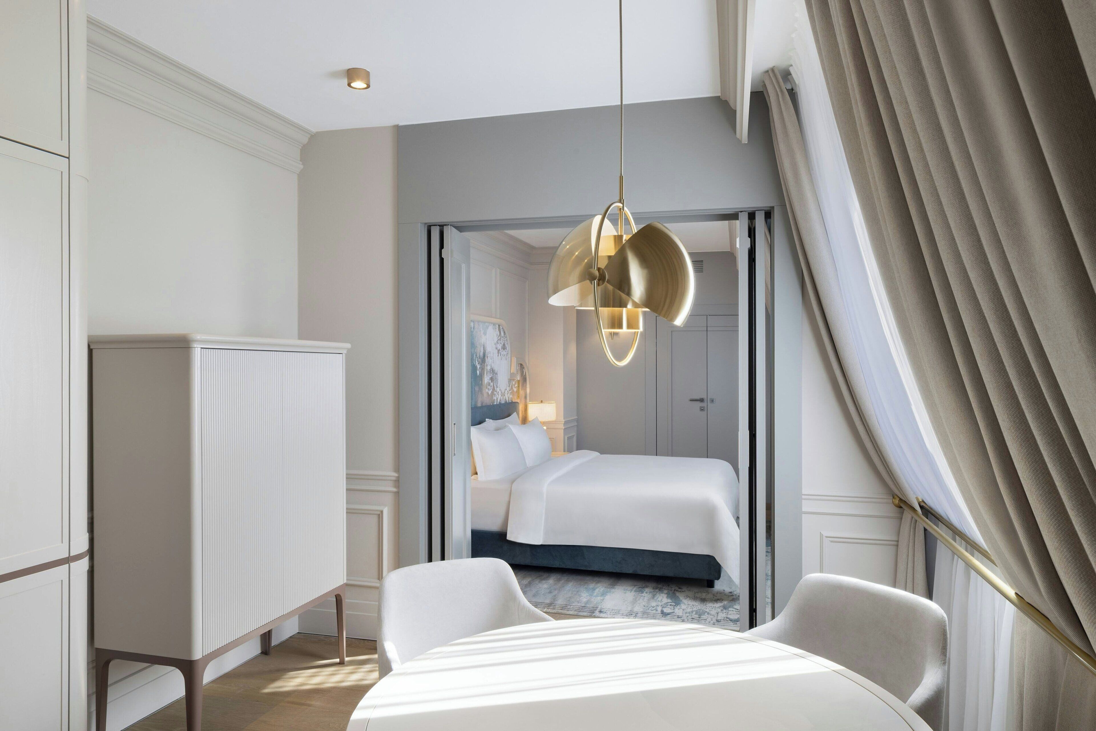 1 bedroom, hypo-allergenic bedding, down duvets, minibar