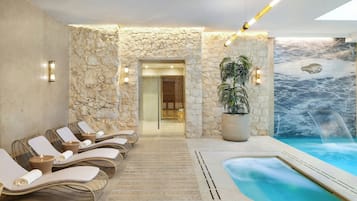 Couples treatment room(s), hot tub, steam room, body treatments