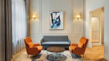 1 bedroom, hypo-allergenic bedding, down comforters, minibar