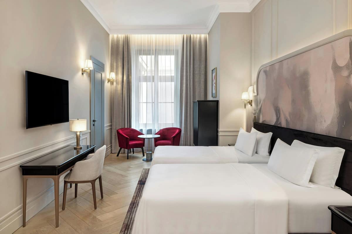 Classic Room, 2 Twin Beds | 1 bedroom, hypo-allergenic bedding, down comforters, minibar